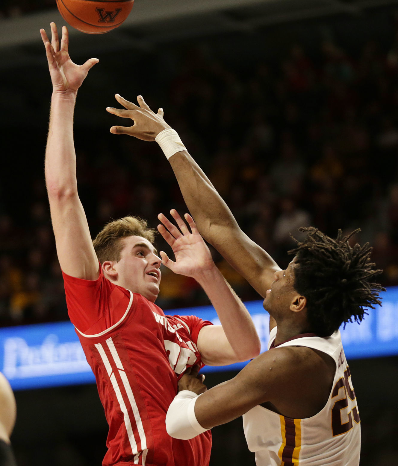 Badgers 56, Golden Gophers 51